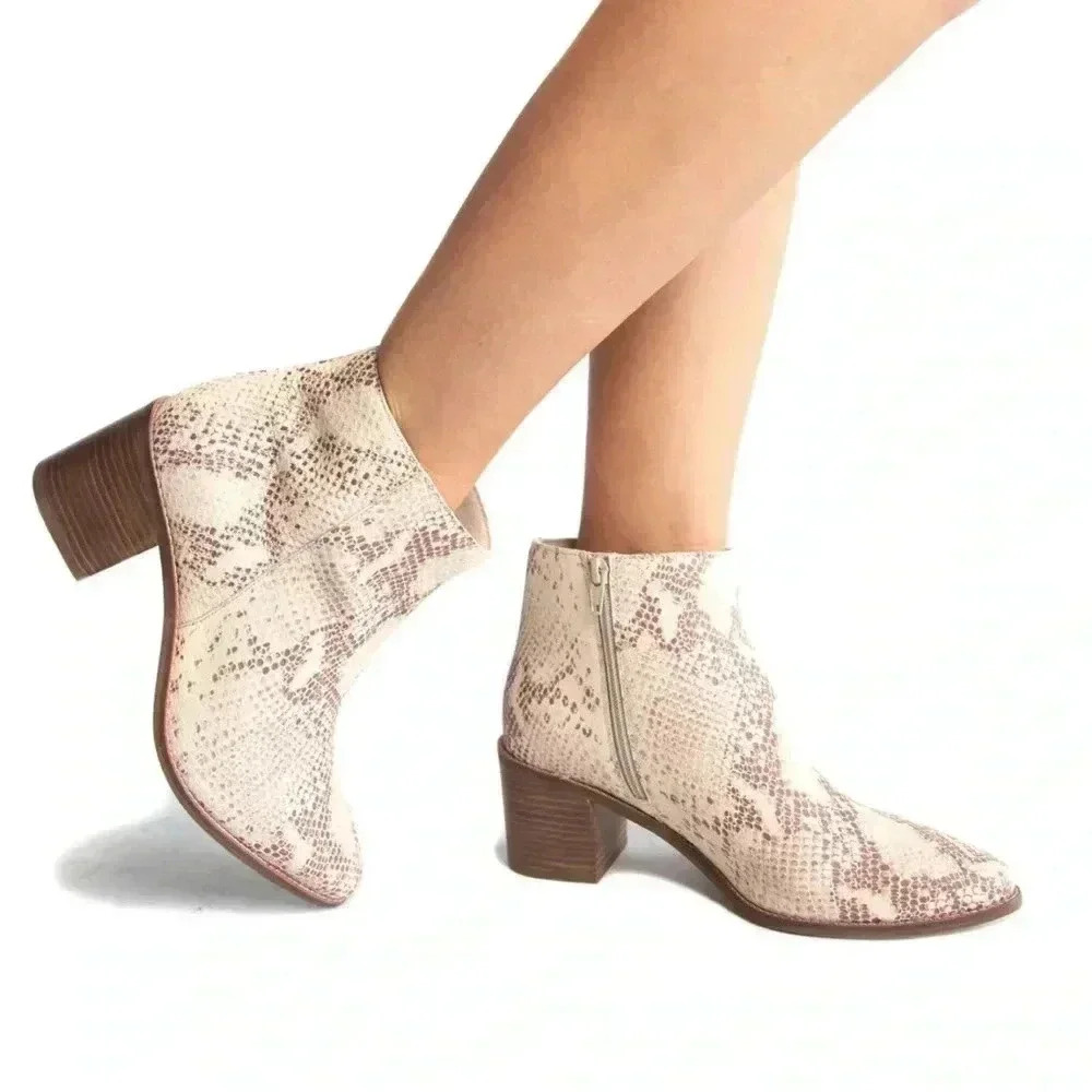 Seychelles Shoes Seychelles For‎ The Occasion Bootie
Sz 6